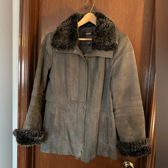 Danier Woman’s Leather Winter Jacket - Picture 3 of 8